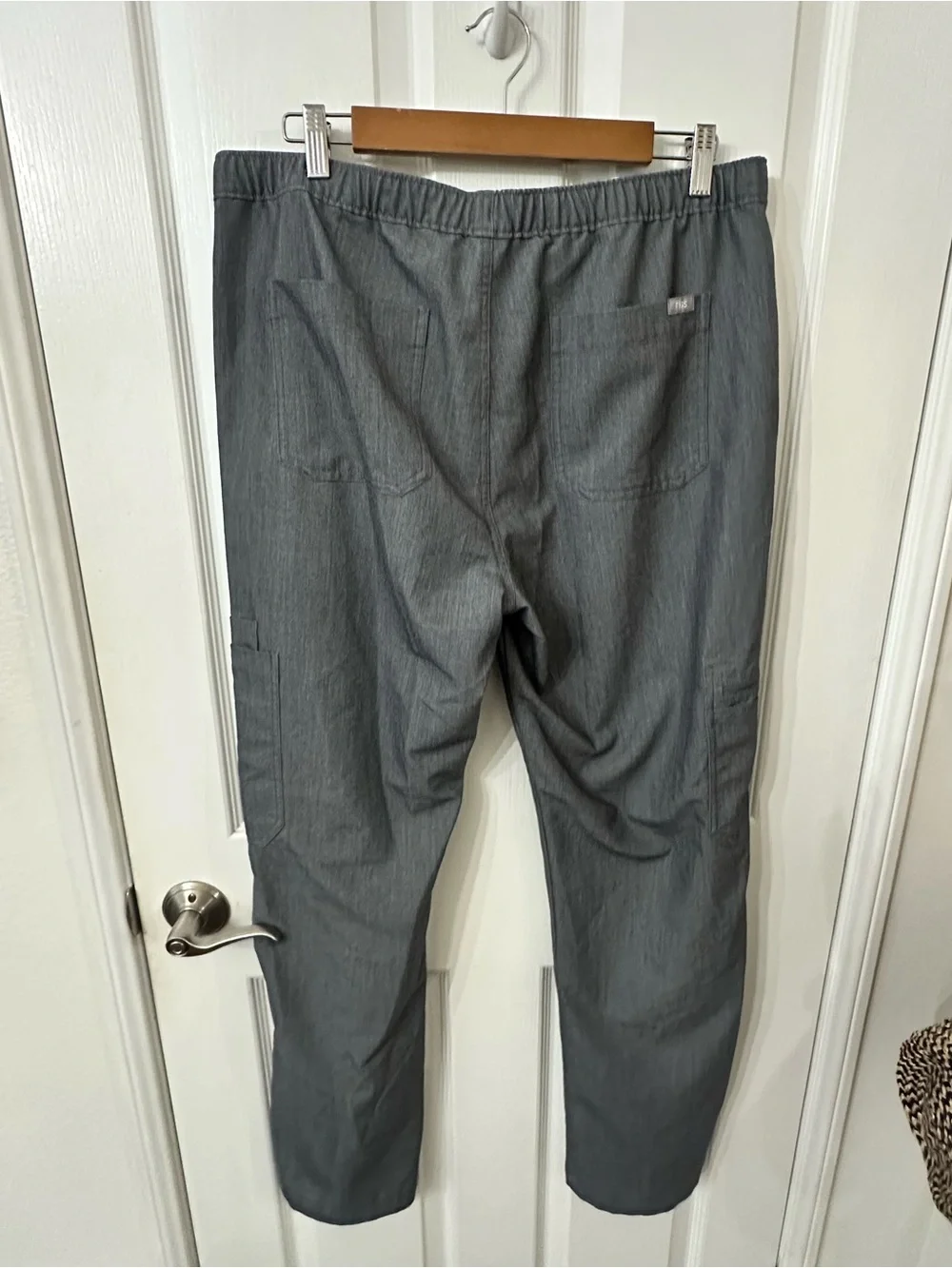 Figs Cairo cargo scrub pants, L